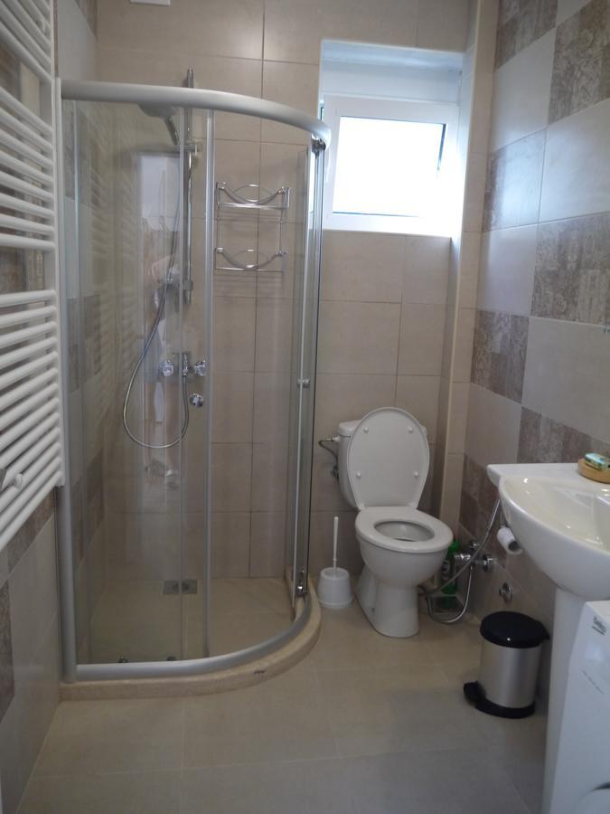 Crystalsky Apartment Добра вода Екстериор снимка