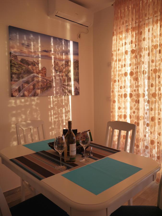 Crystalsky Apartment Добра вода Екстериор снимка