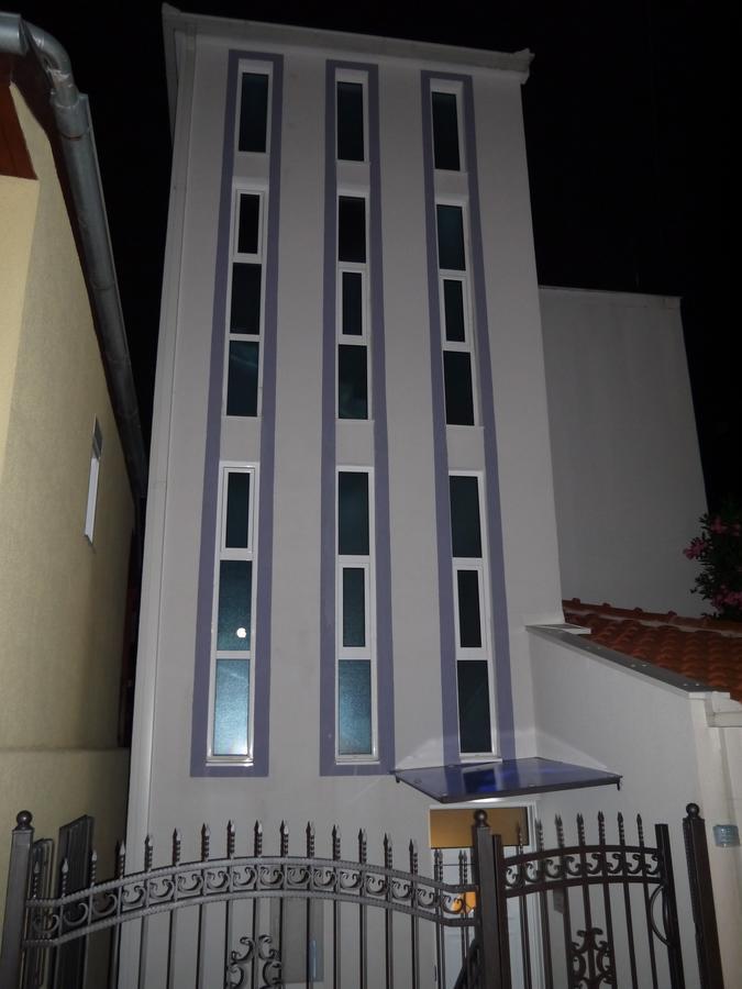 Crystalsky Apartment Добра вода Екстериор снимка