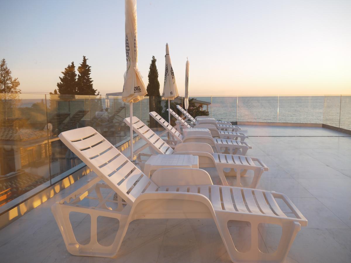 Crystalsky Apartment Добра вода Екстериор снимка