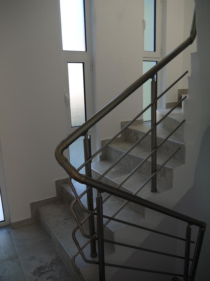 Crystalsky Apartment Добра вода Екстериор снимка