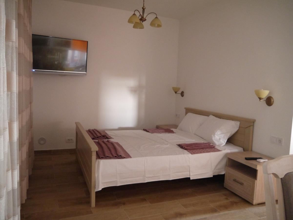 Crystalsky Apartment Добра вода Екстериор снимка